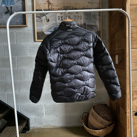 Peak Performance lightweight puffer; black, size xs - Picture 6 of 9